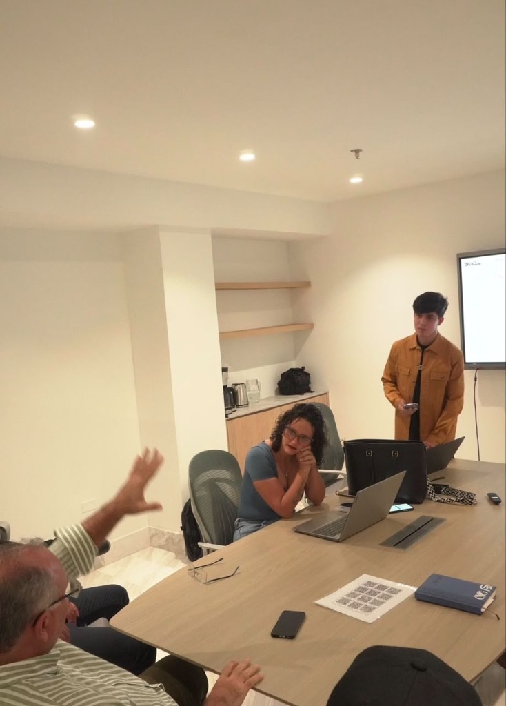 Equipo Panasweb en reunión de planificación